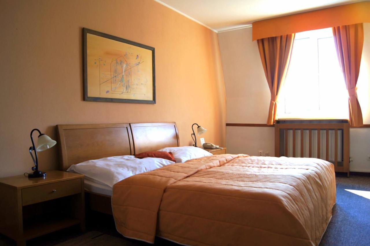 Kastiel Agatka Hotel Chorvatsky Grob ภายนอก รูปภาพ