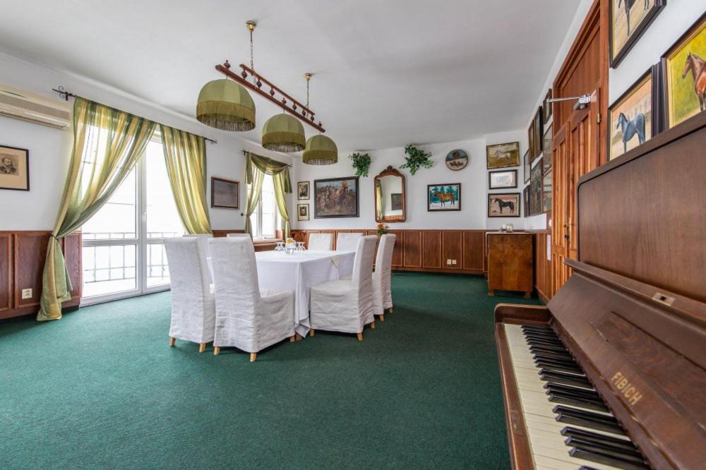Kastiel Agatka Hotel Chorvatsky Grob ภายนอก รูปภาพ