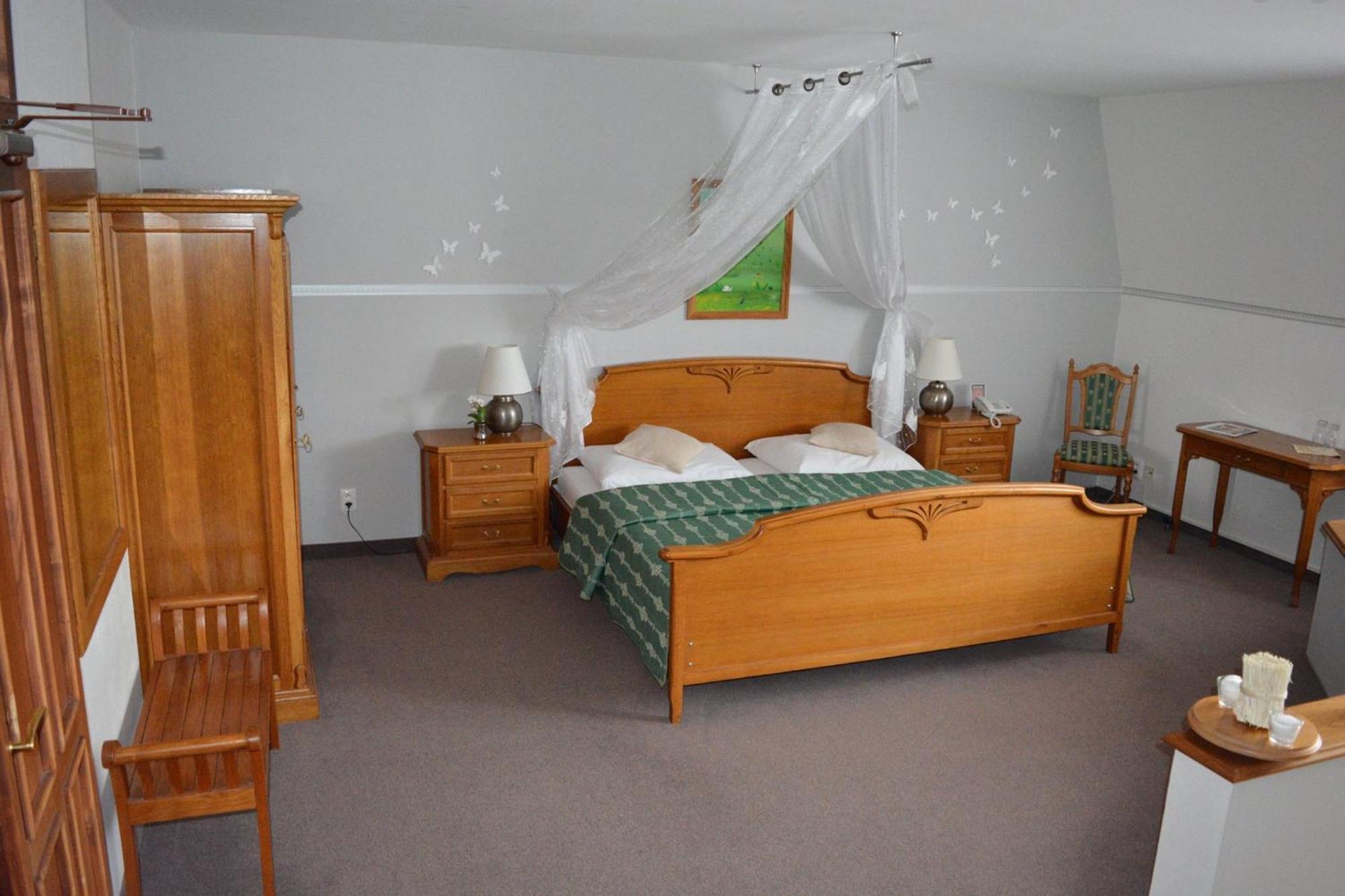 Kastiel Agatka Hotel Chorvatsky Grob ภายนอก รูปภาพ